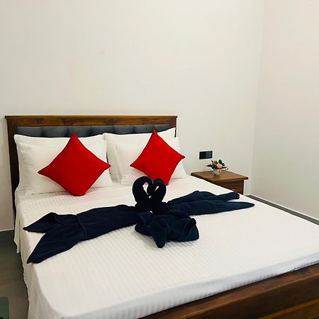 Maapagala Resort Сигирия Екстериор снимка
